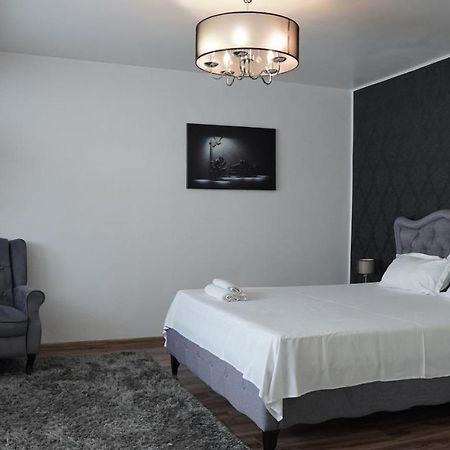 Luxury 1Br Studio Near Hanul Drumetului Bukares Bagian luar foto